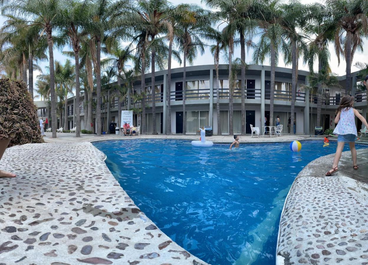 Hotel Suites Del Real Zapopan Exterior photo
